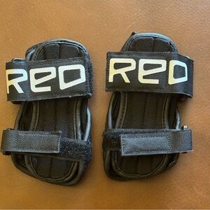 RED (Burton) Youth Wrist Gaurds